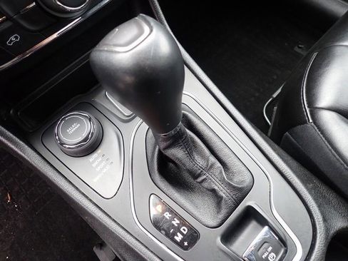 Used 2021 Jeep Cherokee Latitude Plus w/ Mopar Interior Package image 25