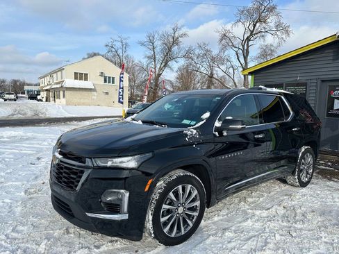 Used 2023 Chevrolet Traverse Premier image 3