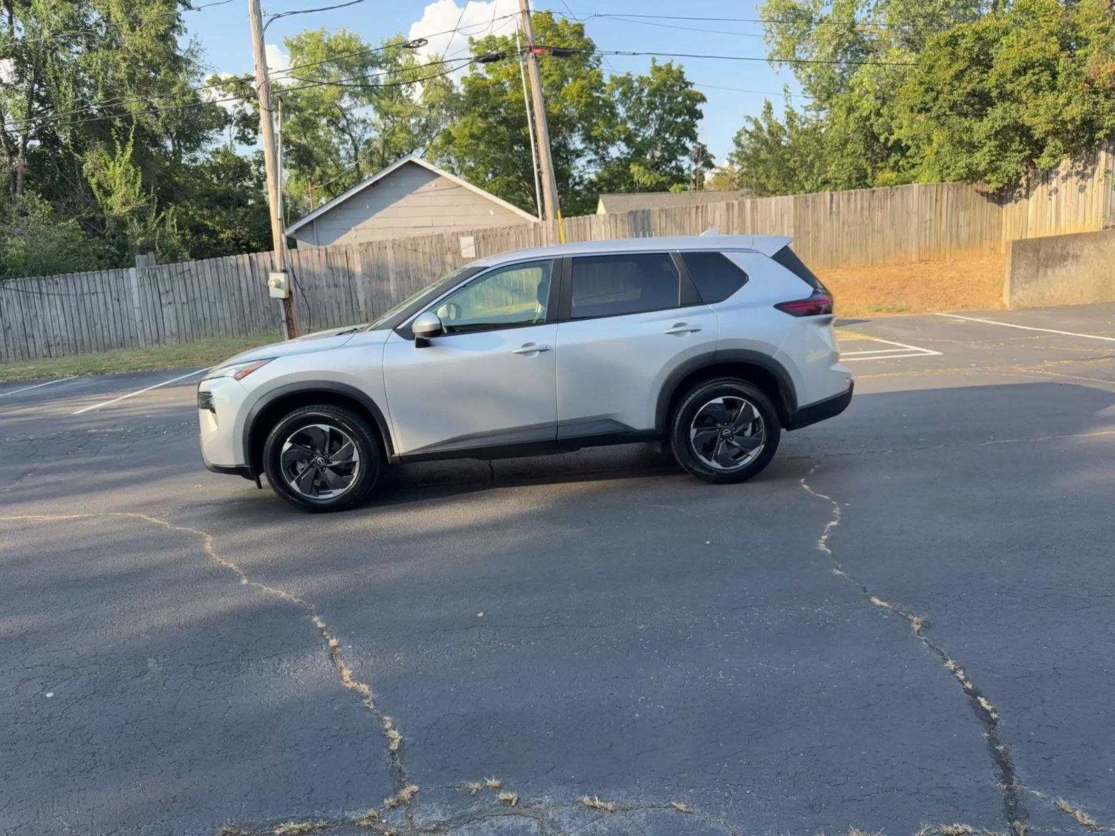 Used 2025 Nissan Rogue SV AWD/4WD image 8