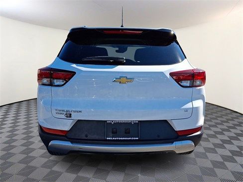 Certified 2022 Chevrolet TrailBlazer LT w/ Driver Confidence Package image 5