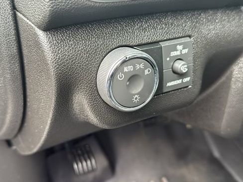 Used 2015 GMC Acadia SLE image 13