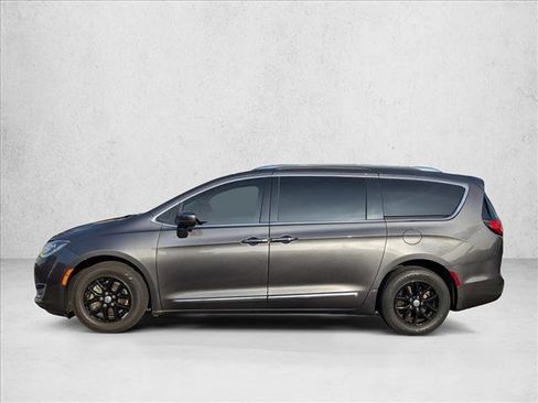 Used 2020 Chrysler Pacifica Touring-L image 10