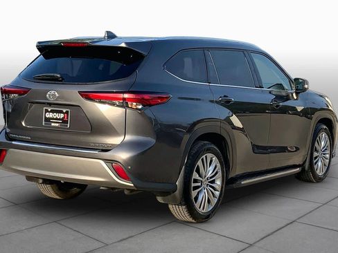 Used 2022 Toyota Highlander Platinum FWD image 13