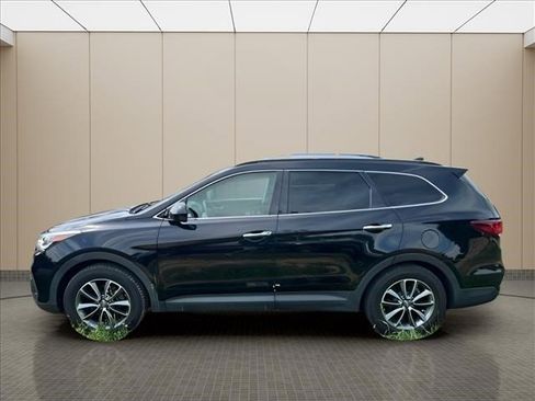 Used 2017 Hyundai Santa Fe SE AWD/4WD image 7