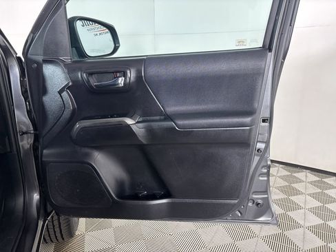 Used 2020 Toyota Tacoma TRD Off-Road w/ Technology Package image 25