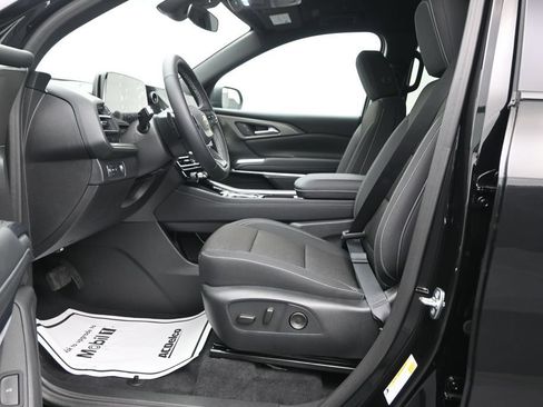 Certified 2026 Chevrolet Traverse LT FWD image 12