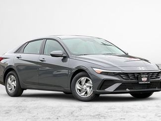 New 2026 Hyundai Elantra SE FWD video 2