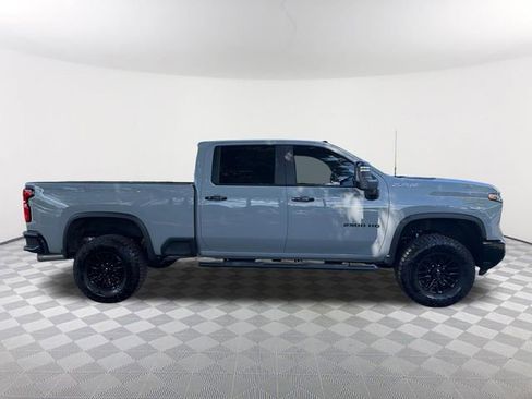 Used 2024 Chevrolet Silverado 2500 ZR2 w/ Technology Package AWD/4WD image 4