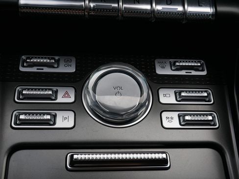 Used 2024 Lincoln Nautilus Reserve w/ Equipment Group 203A AWD/4WD image 32
