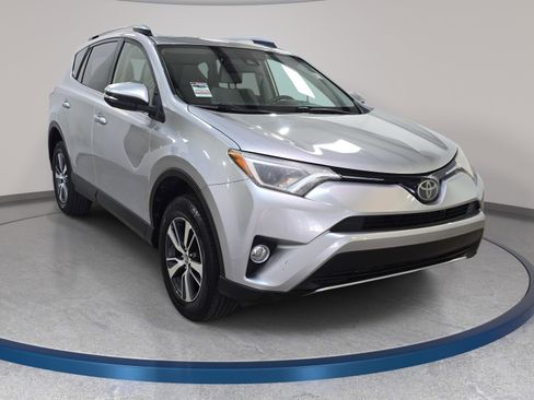 Used 2018 Toyota RAV4 XLE FWD image 4