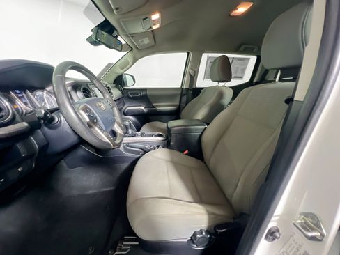 Used 2018 Toyota Tacoma SR5 image 14