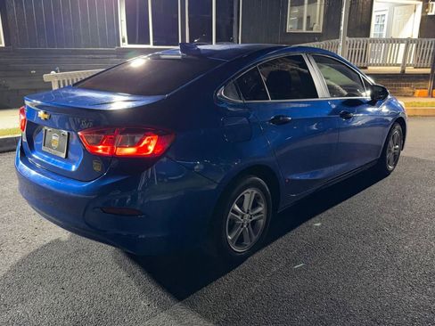 Used 2017 Chevrolet Cruze LT w/ Convenience Package image 7