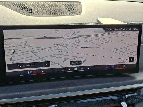 Used 2025 BMW X5 xDrive50e w/ Premium Package image 17