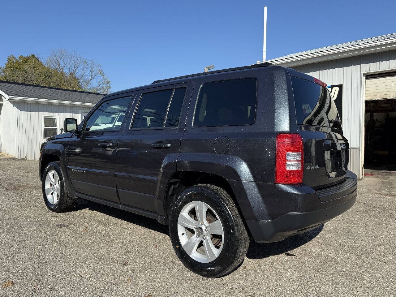 Used 2014 Jeep Patriot Latitude AWD/4WD image 7