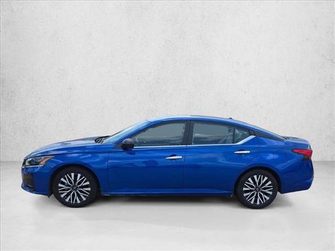 Used 2025 Nissan Altima 2.5 SV image 8