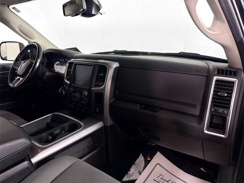 Used 2022 RAM 1500 Classic SLT w/ SLT Plus D￩cor Group image 25