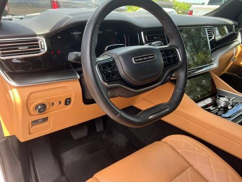 Used 2025 Jeep Grand Wagoneer Series III w/ Rear Seat Video Group 1 AWD/4WD image 18