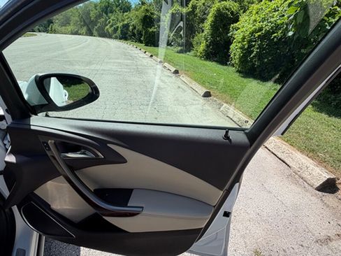 Used 2012 Buick Verano FWD image 23