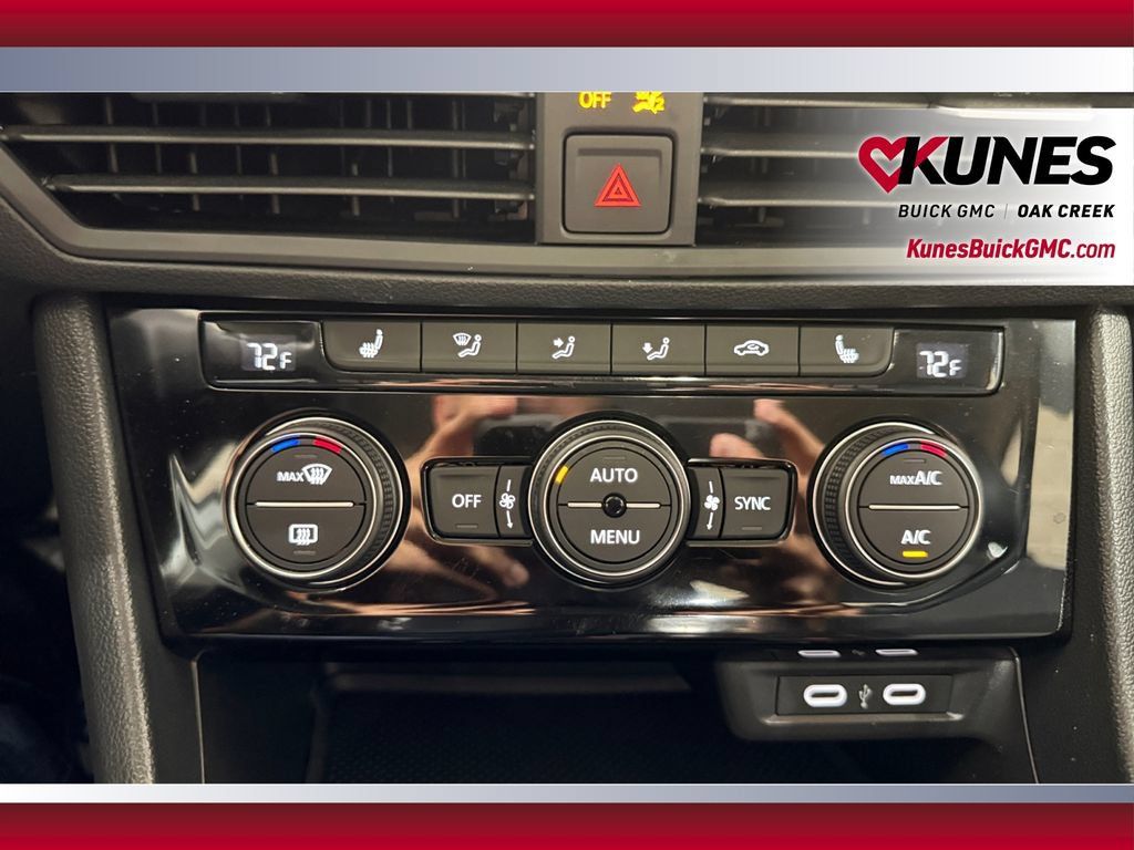 Used 2024 Volkswagen Jetta SE FWD image 28