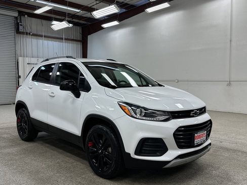 Used 2022 Chevrolet Trax LT w/ Redline Edition image 29