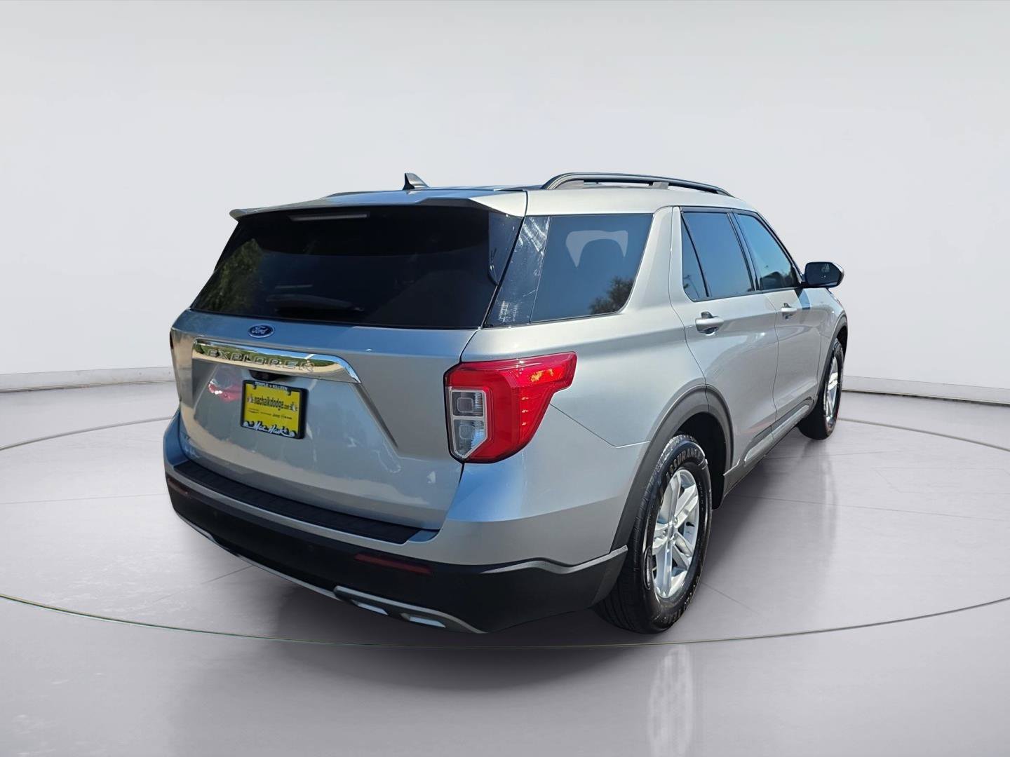 Used 2024 Ford Explorer XLT w/ Equipment Group 202A RWD image 2