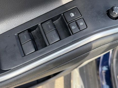 Used 2024 Toyota Highlander LE image 16