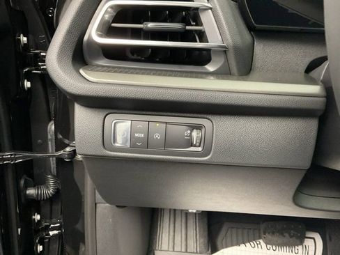 New 2026 Chevrolet Traverse LT w/ Sun and Wheel Package image 13