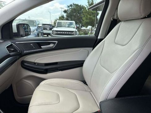 Certified 2018 Ford Edge Titanium w/ Technology Package FWD image 19