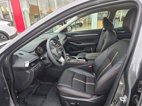 Used 2025 Nissan Altima 2.5 SR image 15