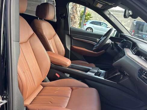 Used 2022 Audi e-tron Prestige image 12