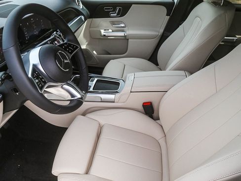 New 2026 Mercedes-Benz GLB 250 4MATIC image 17