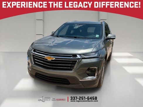Used 2023 Chevrolet Traverse LT FWD image 1
