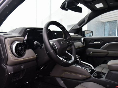 Used 2025 Chevrolet Colorado ZR2 image 11