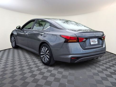 Used 2024 Nissan Altima 2.5 SV FWD image 4