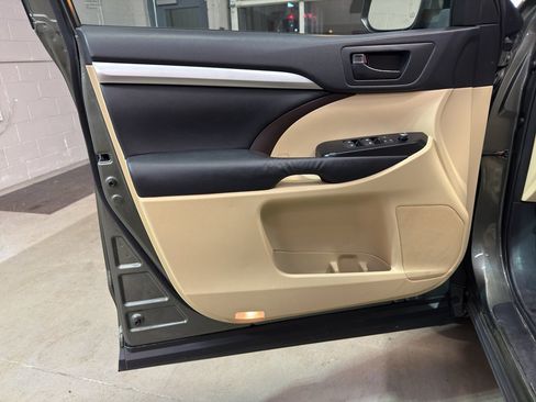 Used 2014 Toyota Highlander Plus image 13