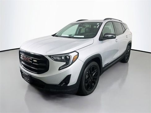 Used 2021 GMC Terrain SLT w/ Elevation Edition image 3