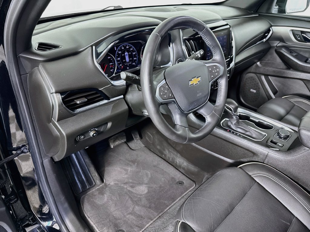 Used 2022 Chevrolet Traverse Premier w/ LPO, Cargo Package FWD image 9