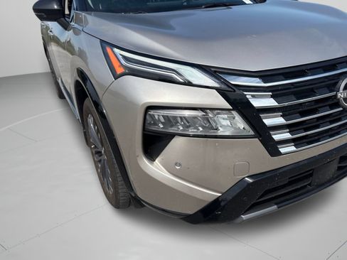 Used 2025 Nissan Rogue Platinum w/ Platinum Premium Package FWD image 28