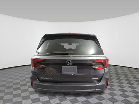 New 2026 Honda Odyssey Touring image 4