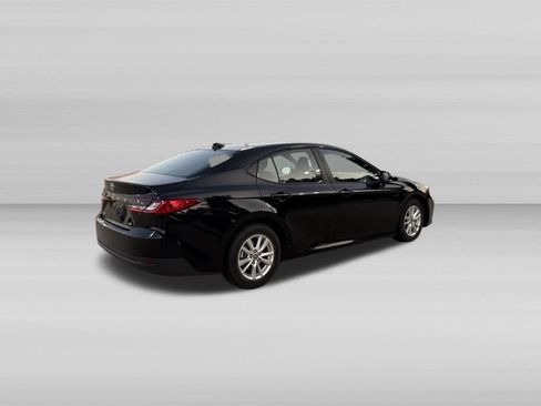 Used 2025 Toyota Camry LE FWD image 6