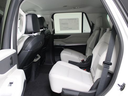 New 2026 Lincoln Navigator Premiere AWD/4WD image 26