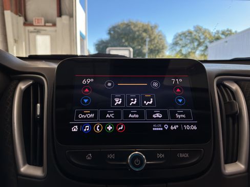 Used 2024 Chevrolet Malibu LT image 22