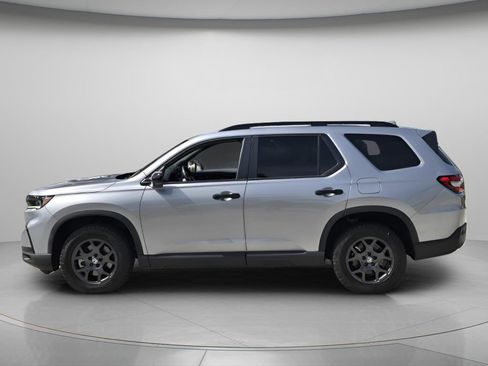 Used 2025 Honda Pilot TrailSport image 5