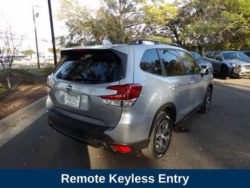 Used 2023 Subaru Forester Premium image 7