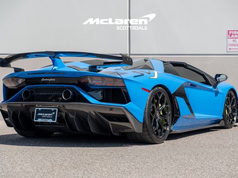 Used 2021 Lamborghini Aventador SVJ AWD/4WD image 7