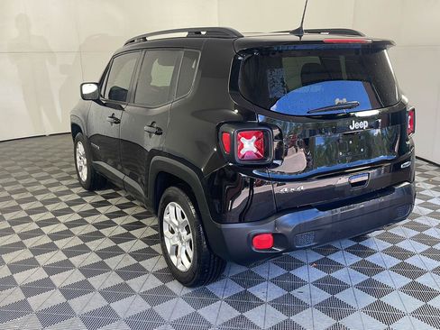 Used 2018 Jeep Renegade Latitude w/ Cold Weather Group AWD/4WD image 8