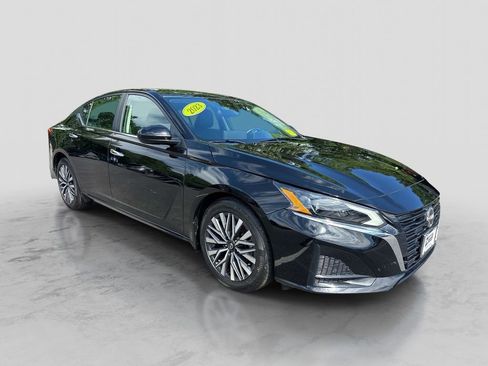 Used 2023 Nissan Altima 2.5 SV w/ SV Premium Package FWD image 6