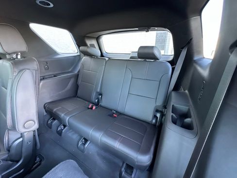 Used 2023 Chevrolet Traverse RS AWD/4WD image 7