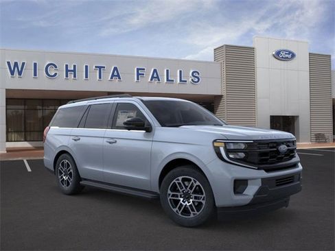 New 2025 Ford Expedition Active image 7