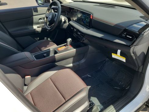New 2026 Nissan Kicks SR FWD image 10